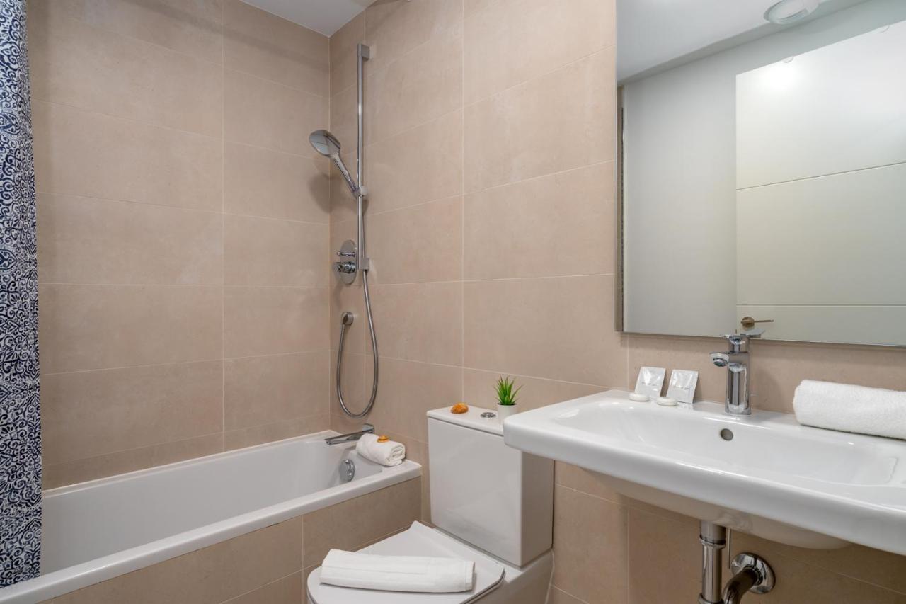Fantastic Poolfront Apartment In Middel Views By Costarentals - Ref 161 Фуэнхирола Экстерьер фото