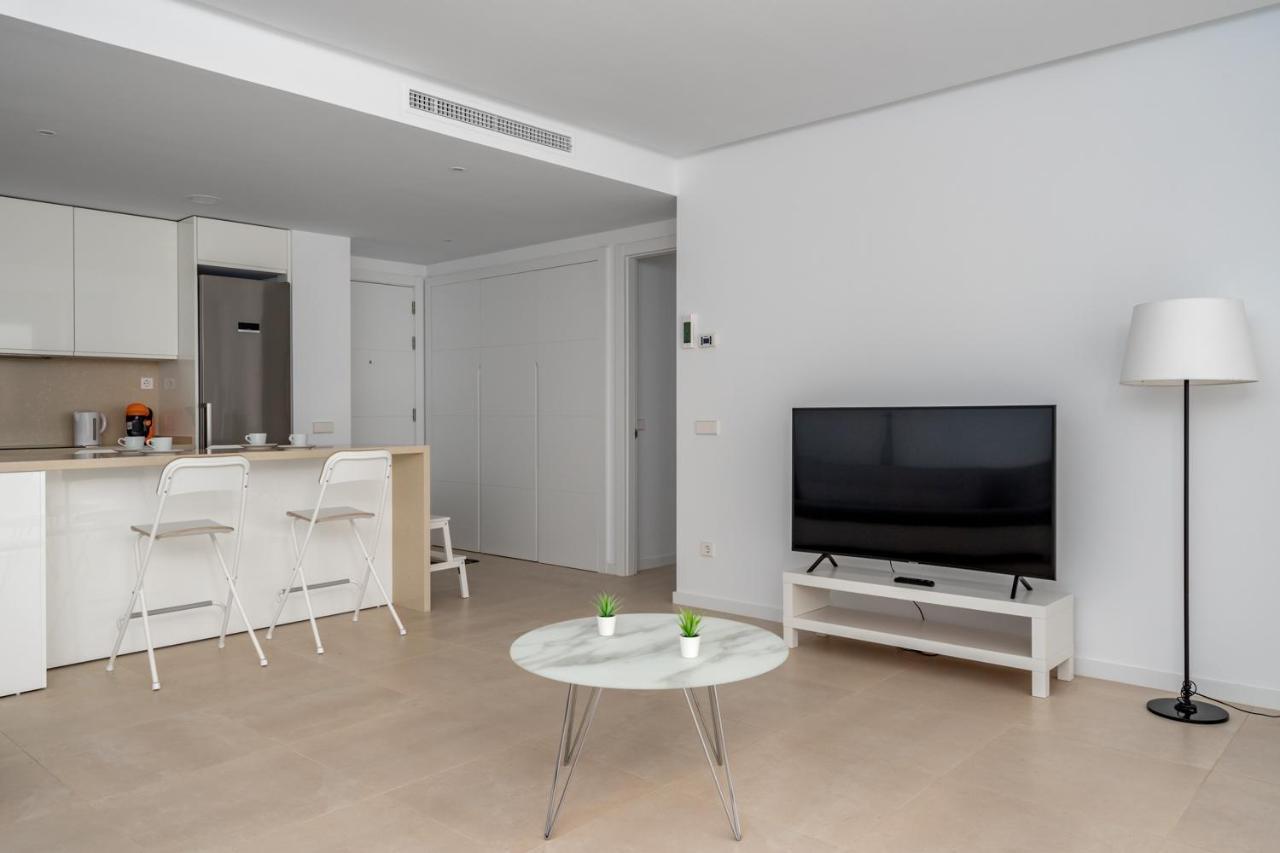 Fantastic Poolfront Apartment In Middel Views By Costarentals - Ref 161 Фуэнхирола Экстерьер фото