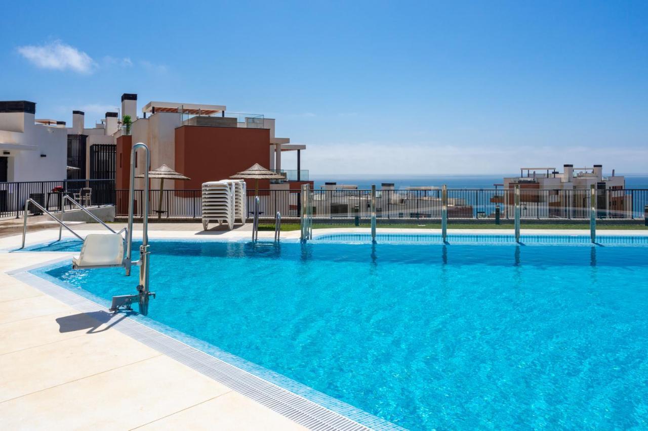 Fantastic Poolfront Apartment In Middel Views By Costarentals - Ref 161 Фуэнхирола Экстерьер фото